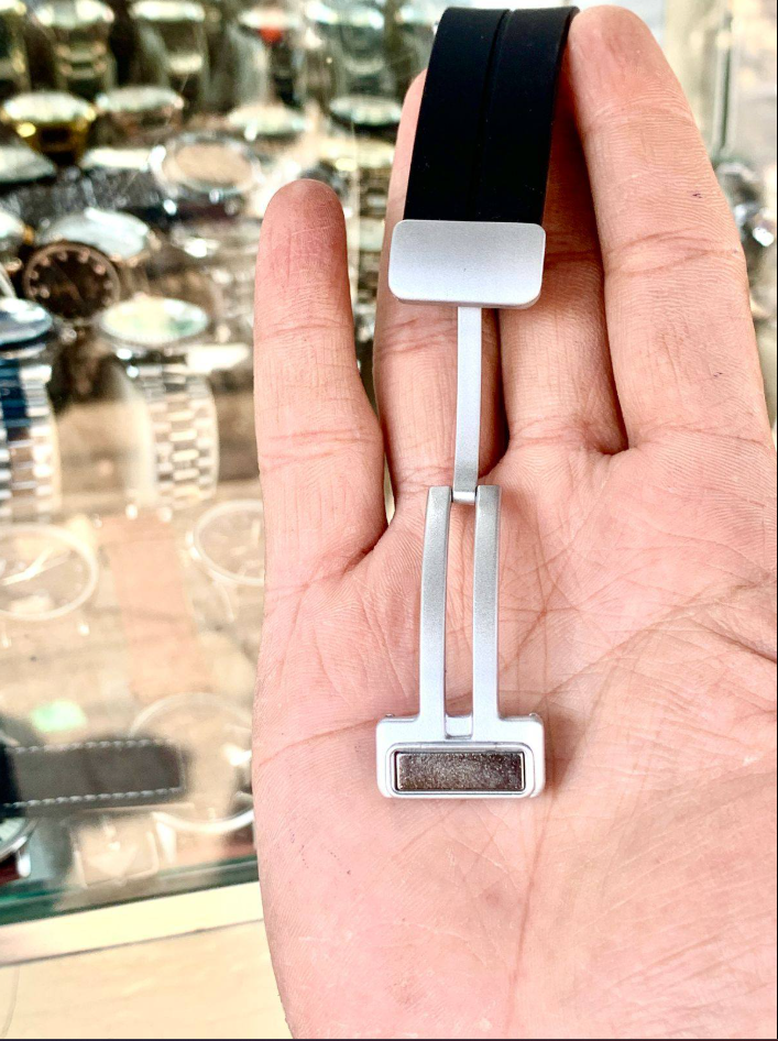 Universe Point Watch β Modern Style Meets Comfort | Silicone Strap | Water Resistant